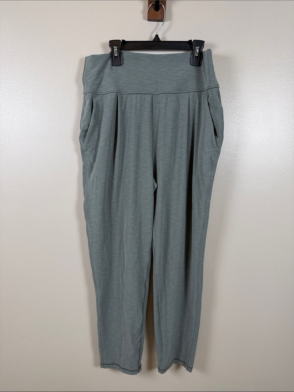 Athleta Elation Pants Women’s Straight-Leg High-Waist Sage Green